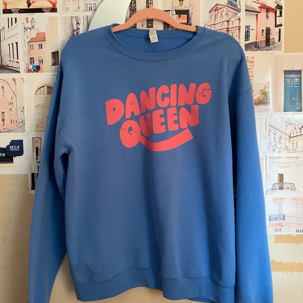 Discontinued All Things Lilly Ann Dancing Queen Blue Crewneck